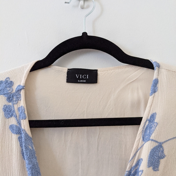 Vici embroidery maxi dress - Picture 3 of 3